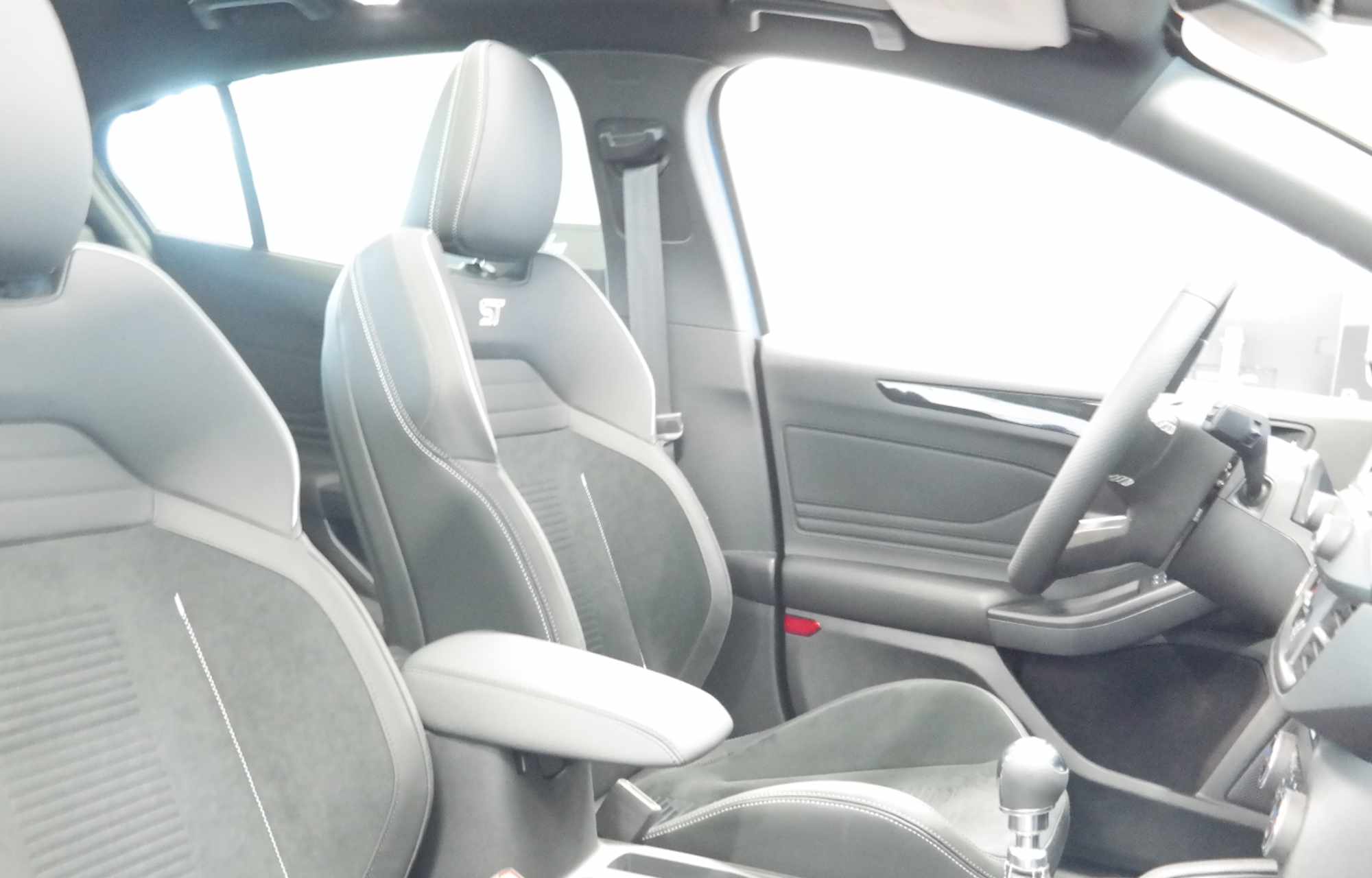 Interior der Ford Focus ST EHC Kloten Edition - F. + Ch. Müller AG Sünikon